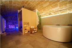 1 Notte in Suite con Vasca Idromassaggio e Private Spa per 2 persone