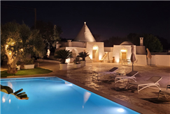 Dal 23 al 26 Dicembre: 1 Notte a Natale in Trullo Esclusivo e Riservato con Vasca Idromassaggio per 2 persone