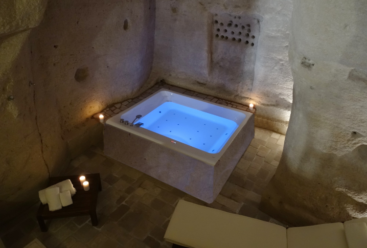 1 Notte tra i Sassi anche in Suite con Mini Piscina Idromassaggio per 2 persone