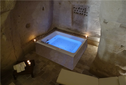 1 Notte tra i Sassi anche in Suite con Mini Piscina Idromassaggio per 2 persone