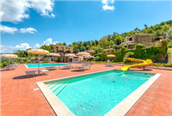 1 Notte in B&B o Mezza Pensione in Campania con Accesso alle Piscine Esterne e al Beach Club con Ombrellone e Lettini per 2 persone