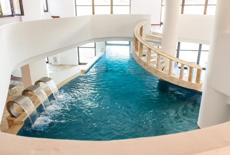 Abruzzo: 1 o 2 Notti in B&B con Accesso all'Area Benessere con Piscina Interna ed Esterna Riscaldata per 2 persone