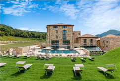 Abruzzo: 1 o 2 Notti in B&B con Accesso all'Area Benessere con Piscina Interna ed Esterna Riscaldata per 2 persone