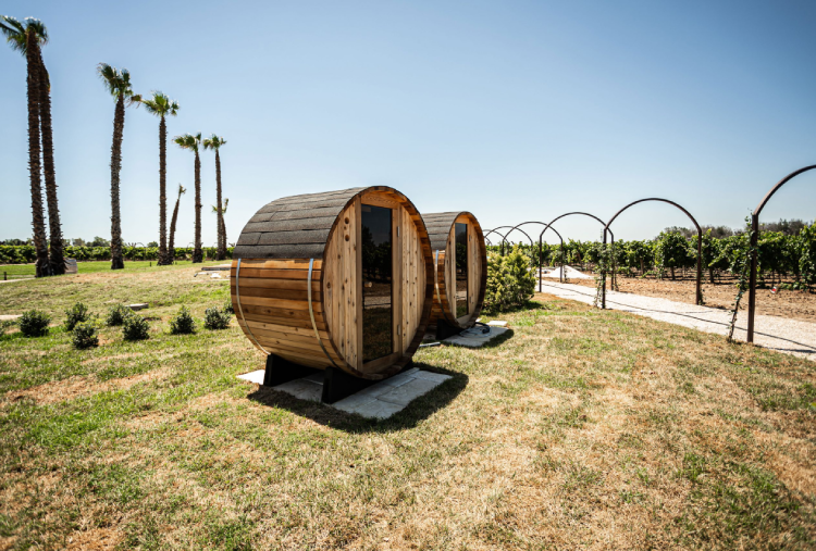 Da Aprile: 1 Notte in B&B o Mezza Pensione anche in Suite con Vasca Idromassaggio con Accesso alla Piscina Esterna e Saune in Botte di Vino per 2 persone