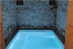 1 Notte anche in Suite con Mini Piscina Idromassaggio in Pietra con Accesso alla Piscina Esterna per 2 persone
