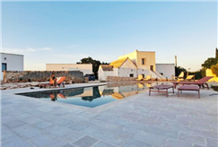 1 Notte anche in Suite con Mini Piscina Idromassaggio in Pietra con Accesso alla Piscina Esterna per 2 persone