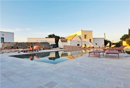 1 Notte anche in Suite con Mini Piscina Idromassaggio in Pietra con Accesso alla Piscina Esterna per 2 persone