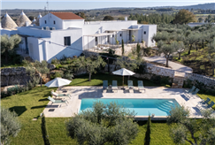 1 Notte in Borgo con Accesso alla Piscina Esterna e Aperitivo Pugliese per 2 persone 