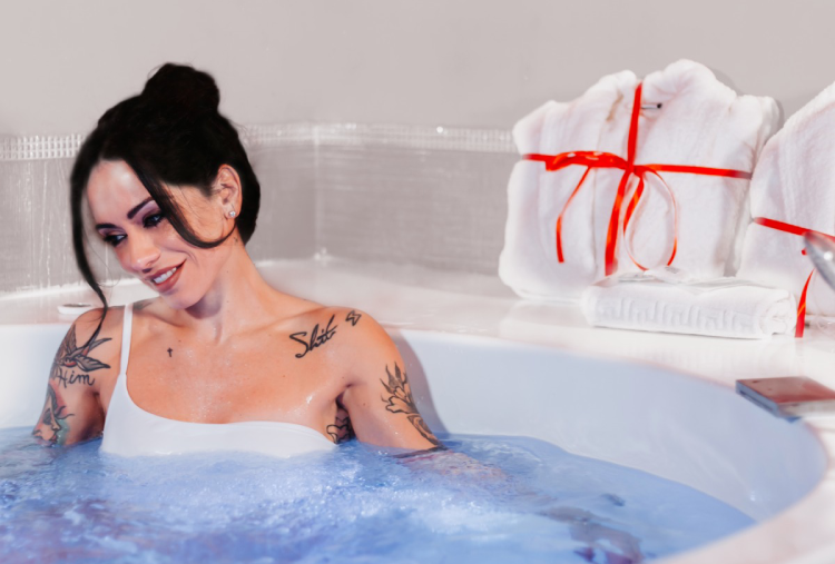 Campania: 1 Notte in B&B o Mezza Pensione anche in Suite con Vasca Idromassaggio e con Accesso alla Piscina Esterna per 2 persone