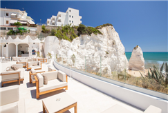 1 Notte in B&B o Mezza Pensione con Accesso alla Piscina Esterna per 2 persone