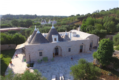 30-31/10 o 1/11: 1 Notte ad Halloween in Camera Standard o Trullo per 2 persone
