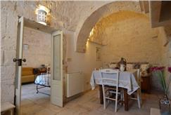 Fino al 31 Luglio e dal 16 Settembre al 30 Dicembre: 1 Notte in Trullo Suite + Accesso Privato alla Vasca Idromassaggio Esterna per 2 persone