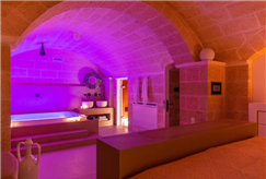 1 Notte in Junior Suite con Vasca Idromassaggio e Terrazzino Privato il sabato per 2 persone