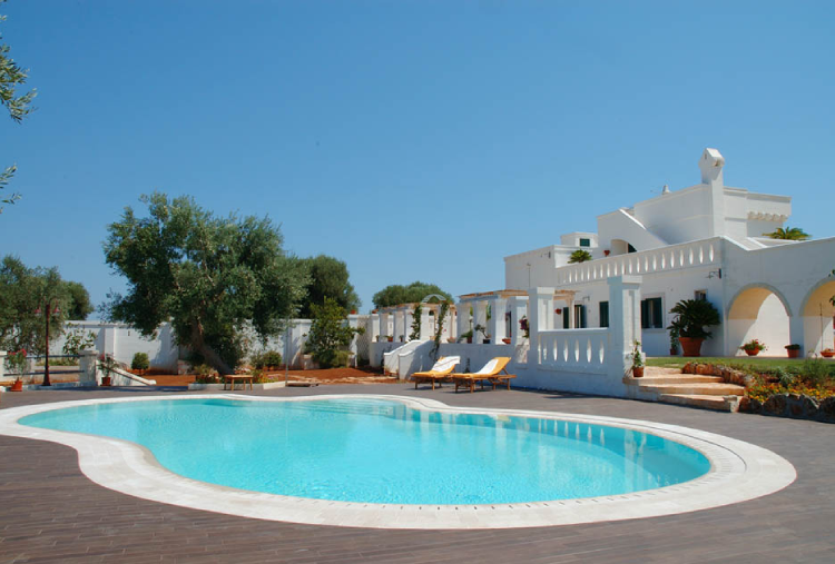 1 Notte in Masseria con Accesso alla Piscina Esterna per 2 persone