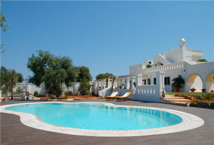 1 Notte in Masseria con Accesso alla Piscina Esterna per 2 persone