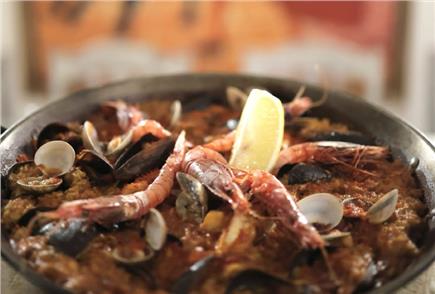 1/05: Menù Tipico Spagnolo del 1° Maggio con Tapas, Paella e Sangria per 2 persone