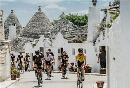 Tour in E-Bike in Valle d'Itria con Degustazione di Focaccia, Calice di Vino e Dolcetti Pugliesi per 1 persona