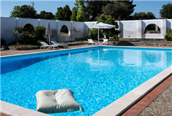 1 Notte con Accesso in Piscina Esterna con Aperitivo a Bordo Piscina per 2 persone