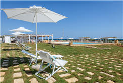 Anche Sabato e Domenica: Accesso al Lido e Piscina con Ombrellone, Lettino, Sdraio e Drink per 2 o 3 persone