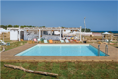 2/06: Accesso al Lido e Piscina il 2 Giugno con Ombrellone, Lettino, Sdraio e Drink per 2 persone