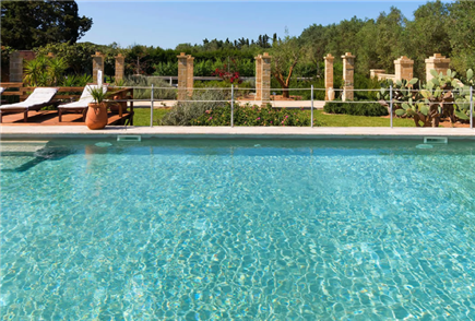 1, 2 o 3 Notti in Mezza Pensione con Accesso alla Piscina Esterna per 2 persone
