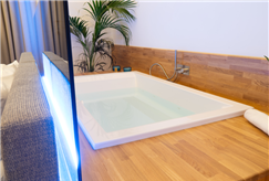 1 Notte in B&B o Mezza Pensione anche in Suite con Vasca Idromassaggio per 2 persone