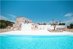 1 Notte in Masseria con Accesso alla Piscina Esterna per 2 o 3 persone