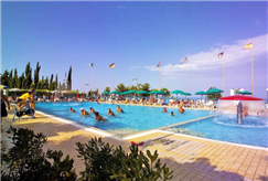 Dal 2 Agosto al 6 Settembre: 1, 3 o 7 Notti in Abruzzo in Villaggio in Pensione Completa con Animazione, Piscina e Spiaggia per 1 persona