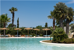 Accesso al Lido e alla Piscina Esterna con Ombrellone, Lettini e Parcheggio per 2 o 3 persone