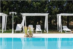 1 Notte con Piscina Esterna in Mezza Pensione o Pensione Completa per 2 persone