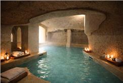 1 Notte con Percorso Benessere e Accesso alla Piscina Esterna per 2 persone