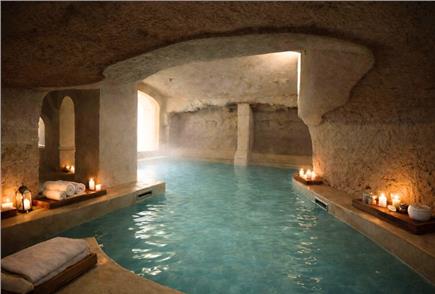 1 Notte con Percorso Benessere e Accesso alla Piscina Esterna per 2 persone