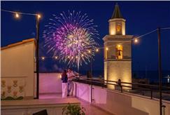 12-13/06: 1 Notte nel Centro Storico con Aperitivo Pugliese in Terrazza con Vista Fuochi Pirotecnici per 2 persone