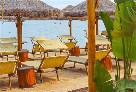 Accesso al Lido con Ombrellone e Lettino per 2 persone