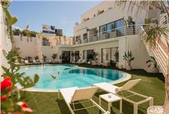 1 Notte con Light Lunch e Accesso alla Piscina Esterna per 2 persone