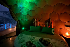 1 Notte in Bubble Room anche con Accesso Esclusivo e Riservato alla Vasca Idromassaggio Riscaldata per 2 persone