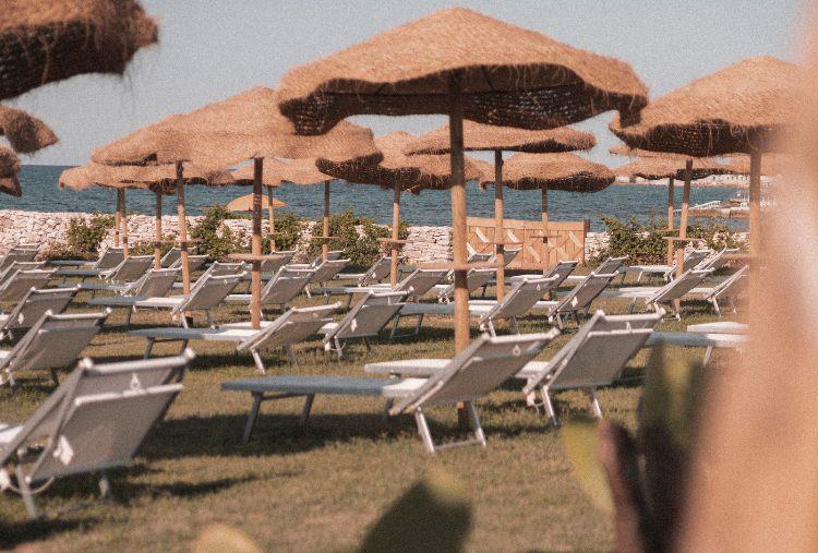Anche Sabato e Domenica: Accesso al Lido con Ombrellone, Lettino e Spritz anche con Light Lunch per 2 o 3 persone
