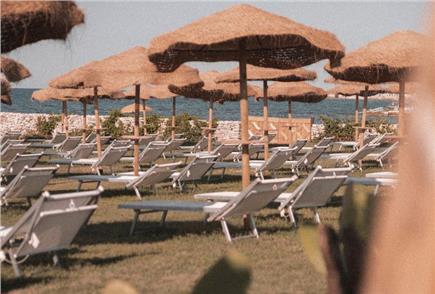 Anche Sabato e Domenica: Accesso al Lido con Ombrellone, Lettino e Spritz anche con Light Lunch per 2 o 3 persone