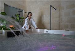 1 Notte di Charme anche con Spa Privata e in Mezza Pensione per 2 persone