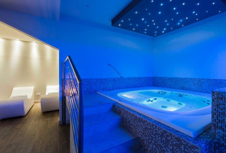 1 Notte Luxury con Percorso Benessere Riservato anche con Pranzo o Cena per 2 persone