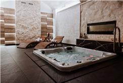 31/10 o 1/11: 1 Notte ad Halloween con Spa Esclusiva e Riservata per 2 persone