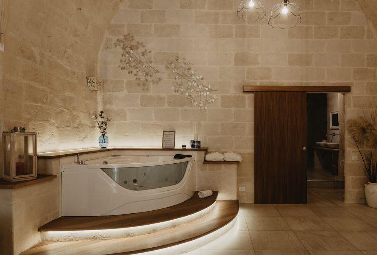 1 Notte nei Sassi in Suite con Vasca Idromassaggio anche in Mezza Pensione per 2 persone